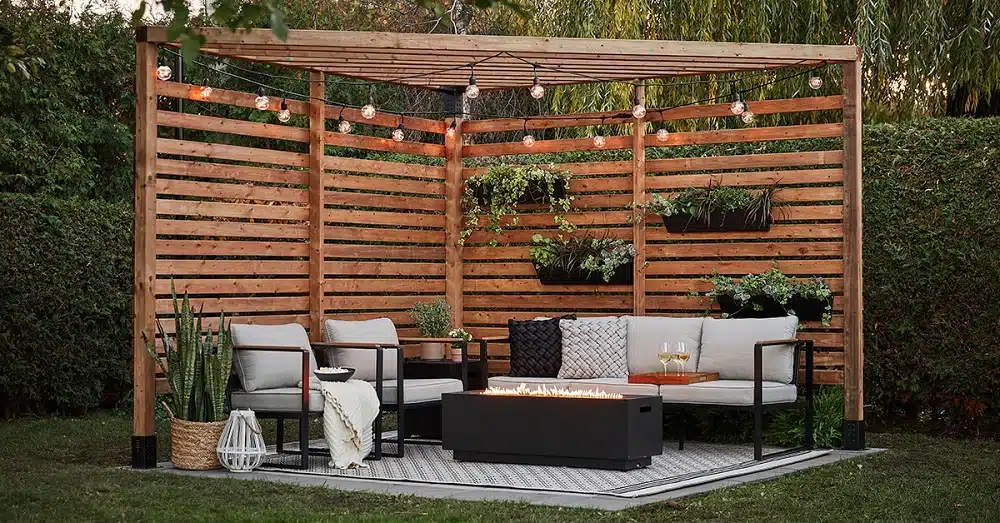 Construire une pergola en bois pour sublimer votre jardin